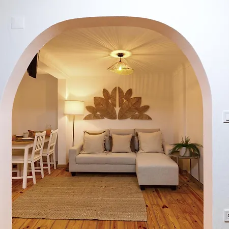New! Family On The Walls Of Apartment Lisbon