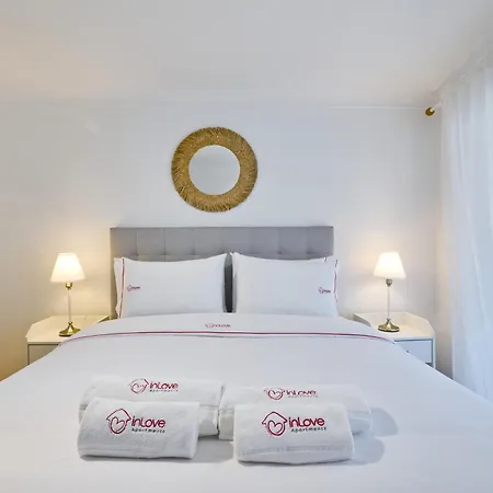 New! Family On The Walls Of דירה